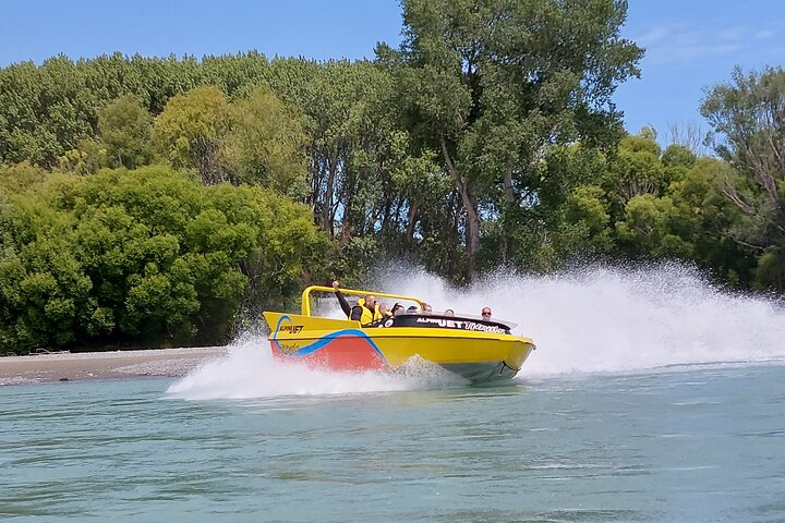 Jet boat on Waimakariri river
